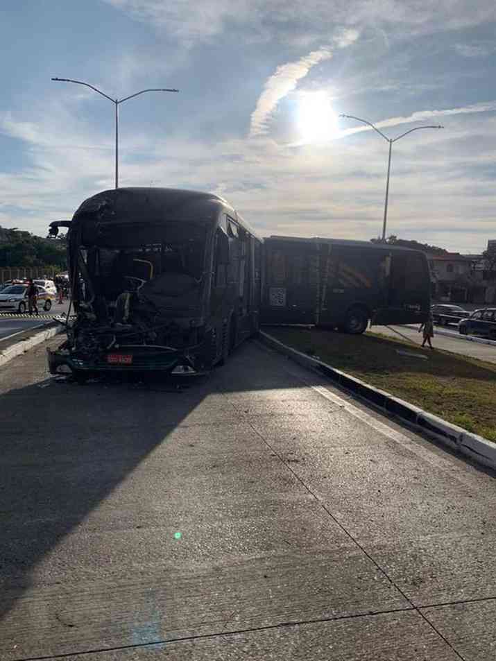 Acidente entre ônibus do Move deixa 17 pessoas feridas em BH Estado de