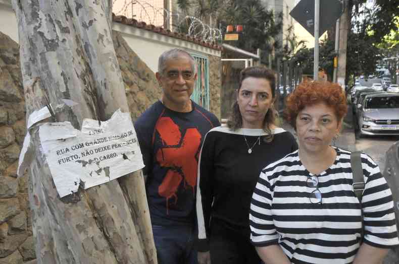 O casal de Montes Claros, Armnio Duque e Vanessa Teixeira, ao lado de Cynthia Teixeira.