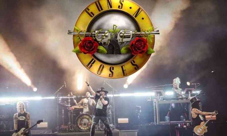 Logo da banda Guns N' Roses sobre foto de show