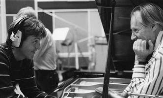 Foto publicada na internet por Paul McCartney nesta quarta, junto a texto saudoso dedicado ao produtor