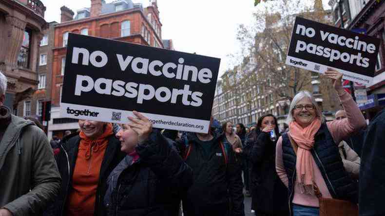 Protesto contra passaporte de vacina no Reino Unido