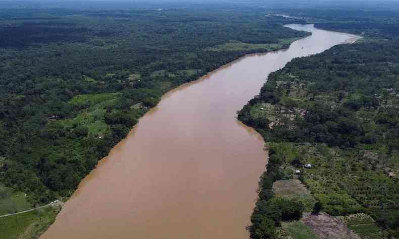 Visão aérea de um ponto da Amazônia