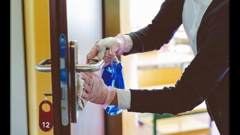 Protocolos de limpeza também preocupam pais e educadores na volta das aulas presenciais(foto: Getty Images) Protocolos de limpeza também preocupam pais e educadores na volta das aulas presenciais(foto: Getty Images)