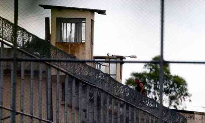 Presdio em Pinhais (PR), onde sete executivos estavam presos at essa quarta-feira (29)(foto: Albari Rosa/Gazeta do Povo - 26/12/13)