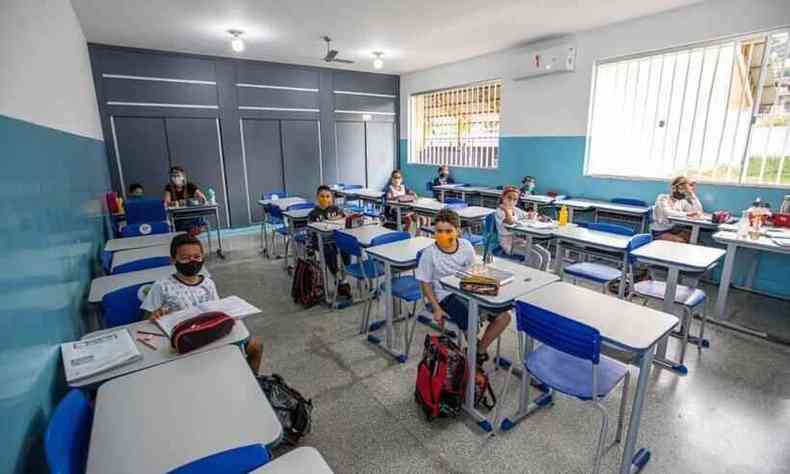 Alunos durante aula em regime semipresencial (foto: Prefeitura de Ipatinga/Divulgao)