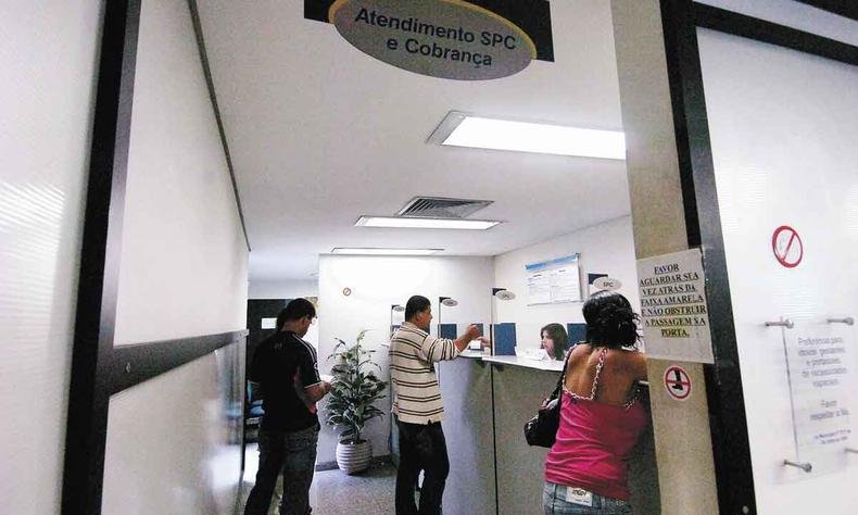 O endividamento é uma realidade em 79% dos lares brasileiros, sendo a inadimplência chegou a 29,6% das famílias(foto: Paulo Filgueiras/EM/D.A Press - 18/11/2008) O endividamento é uma realidade em 79% dos lares brasileiros, sendo a inadimplência chegou a 29,6% das famílias