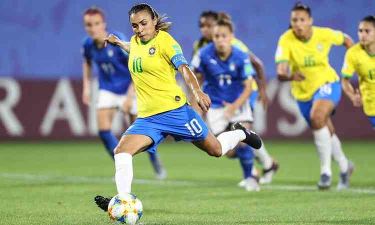 Seleo Brasileira de Futebol Feminino, com Marta em destaque