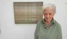 Laetitia Renault, de 93 anos, expõe pinturas na Livraria da Rua