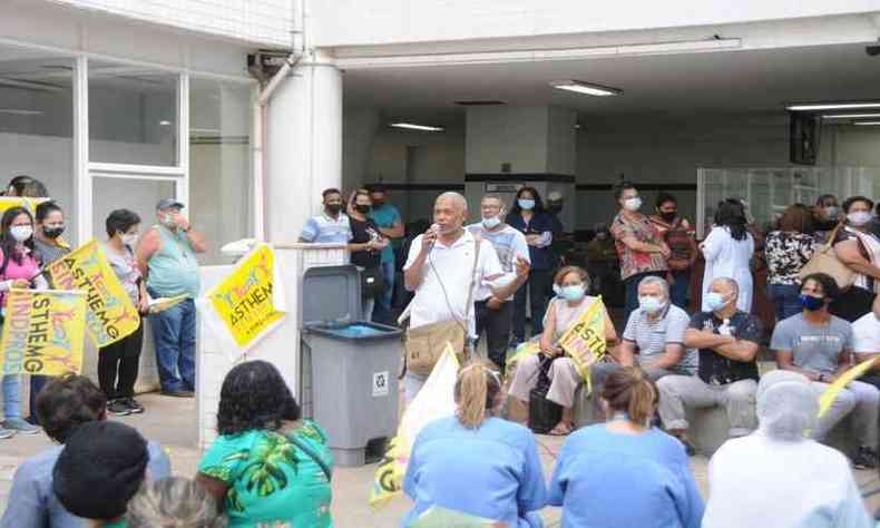Funcionrios da rede estadual de hospitais de Minas fizeram uma assembleia em BH nesta quinta-feira (23/9)