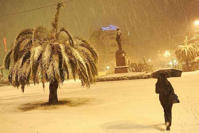 O frio glacial acompanhado de nevascas e rajadas de vento persistia nesta quarta em toda a Europa(foto: MIKHAIL MORDASOV / AFP) O frio glacial acompanhado de nevascas e rajadas de vento persistia nesta quarta em toda a Europa(foto: MIKHAIL MORDASOV / AFP)