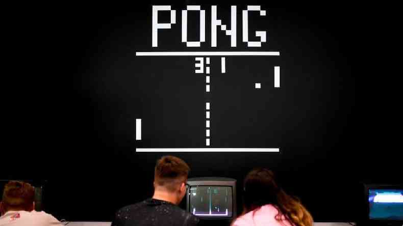 Visitantes jogam Pong em feira de videogames em Colnia, na Alemanha (21 de agosto, 2019)