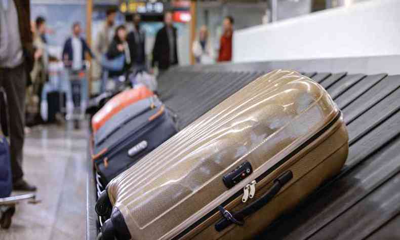 A companhia area alegou que o tempo foi curto para despachar mala, mas permitiu que saco plstico seguisse no compartimento de bagagens(foto: Credit Simonkr/Getty Images)
