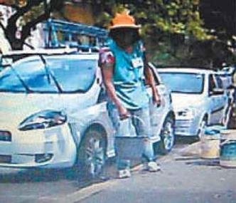 Em troca de exclusividade, essa flanelinha d� um desconto a funcion�rios do Tribunal de Justi�a Militar, no Funcion�rios(foto: Mateus Parreiras/EM/DA Press)