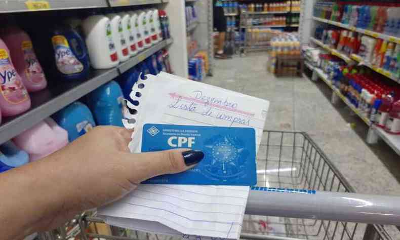 Alm da lista de compras, o consumidor dever levar o CPF que ser conferido na entrada dos supermercados. A medida vai ser at dia 31 de dezembro (foto: Foto: arquivo pessoal)