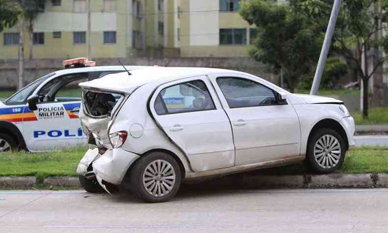 Carro atingido na traseira no acidente(foto: Edsio Ferreira/EM/DA Press)