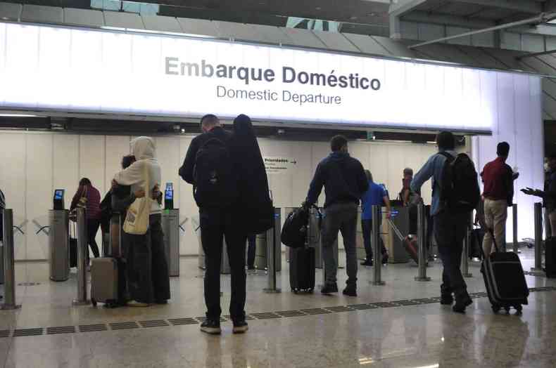 Movimento de passageiros no aeroporto de Confins