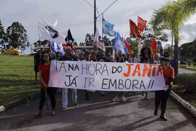 Manifestao pedindo a sada do reitor Janir Alves Soares UFVJM