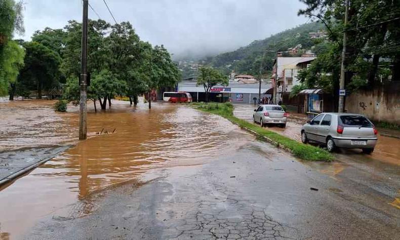 chuva em Sabar transbordou rio que corta a cidade