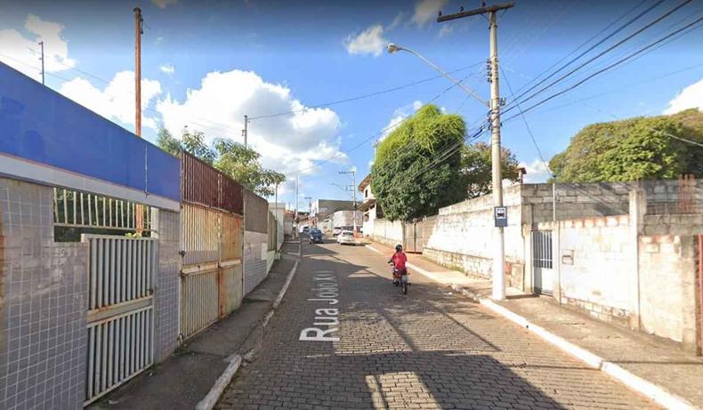 Rua em que corpo da mulher foi encontrado carbonizado e enterrado