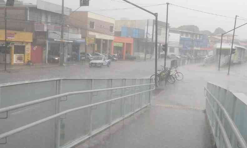 Registro de chuva forte em Venda Nova em Belo Horizonte