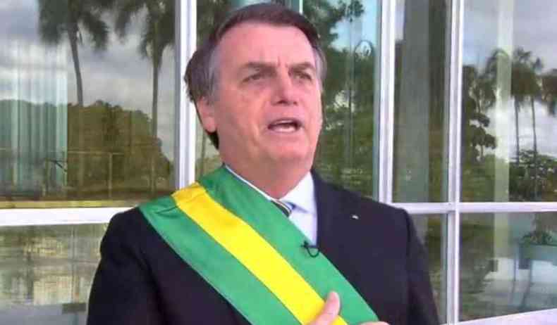 Internautas afirmam que o presidente Jair Bolsonaro errou a letra do Hino Nacional(foto: Reproduo/Youtube)