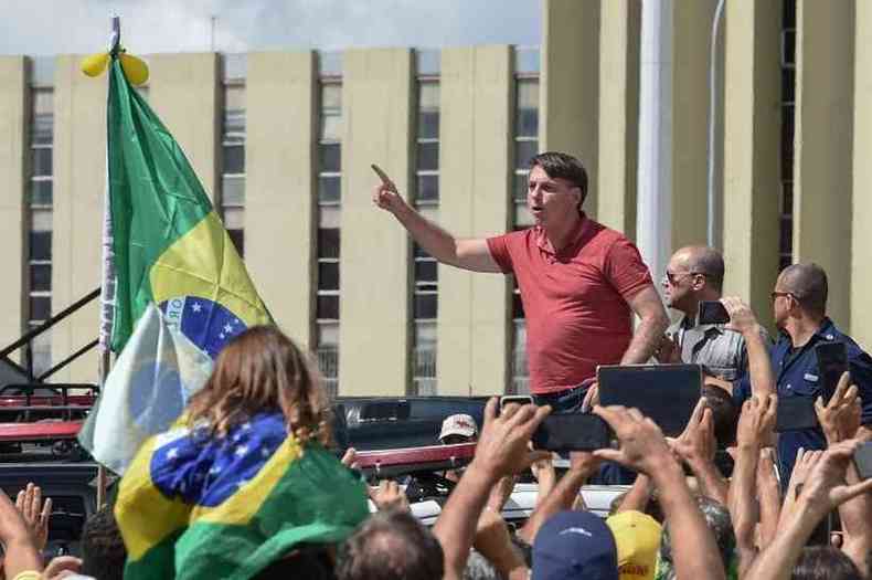 Bolsonaro participou de ato que pediu interveno militar(foto: Evaristo S/AFP)