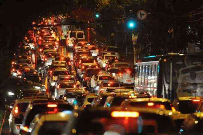 Congestionamento na capital na semana passada chegou a 170 quilmetros, segundo Maplink(foto: Gladyston Rodrigues/EM/D.A Press)