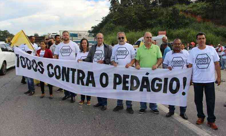 Prefeitos do Vetor Norte e integrantes do movimento Todos contra o Pedgio na MG-424(foto: Divulgao/ Prefeitura de Pedro Leopoldo)