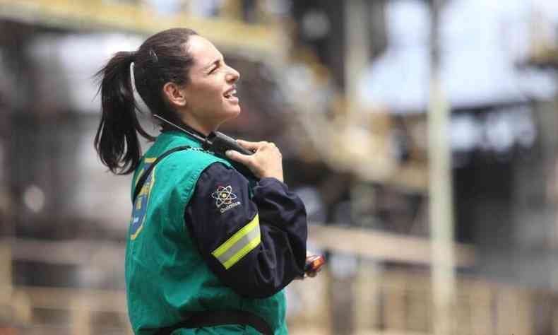 Driele Poliana Barbosa, de 33 anos, h 18 trilhando carreira na Gerdau. Hoje, ela  coordenadora de produtos carboqumicos na Unidade da usina em Ouro Branco (foto: Gerdau/Divulgao )