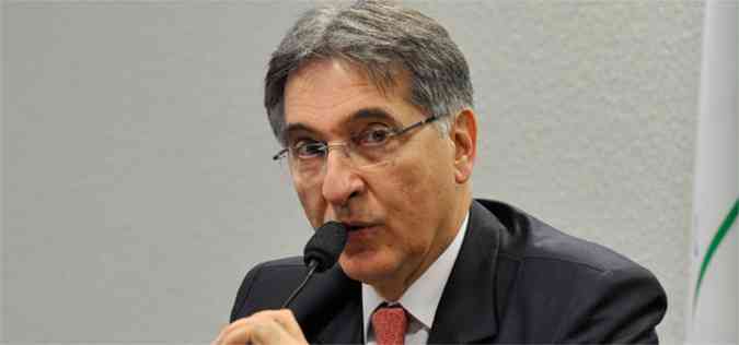 O lder do PSDB na Cmara,deputado federal Carlos Sampaio (SP), quer que Pimentel explica a queda da balana comercial(foto: Antonio Cruz/ABr)