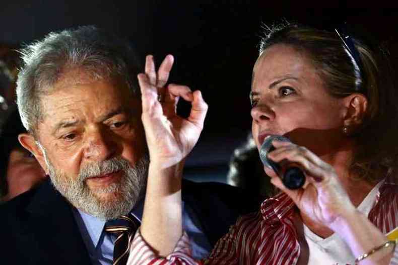 PT quer registrar a candidatura de Lula  presidncia em 15 de agosto, e entrar com todos os recursos possveis para mant-lo na disputa(foto: Heuler Andrey/AFP)