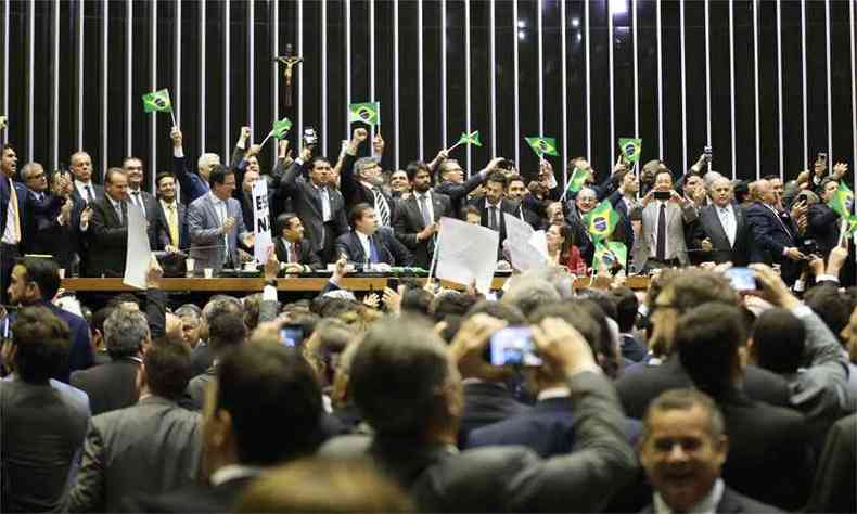 Plenrio da Cmara durante votao, em primeiro turno, do texto-base da reforma da Previdncia(foto: Andrea Marques/Cmara dos Deputados)