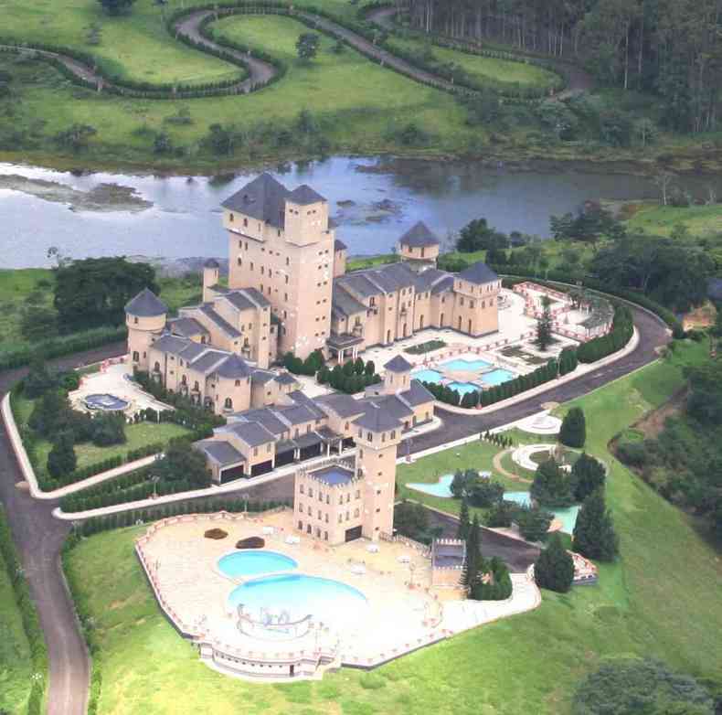Vista externa do castelo Monalisa