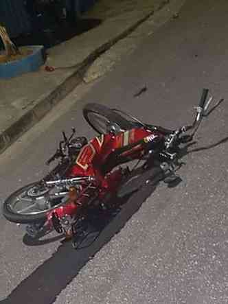 Ciclomotor foi apreendido por policiais(foto: PMMG/Divulgao)
