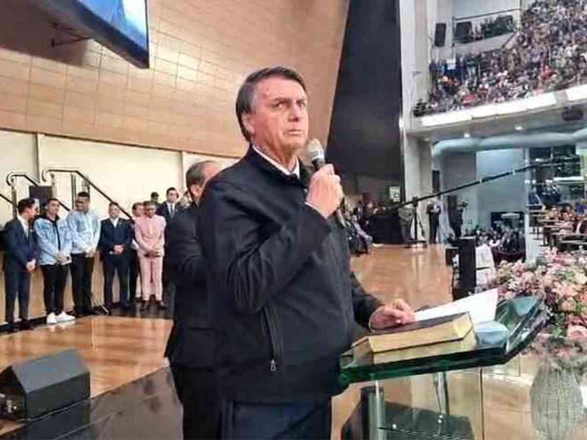 Jovens cantam em igreja evangélica: “Posso ouvir o choro do PT