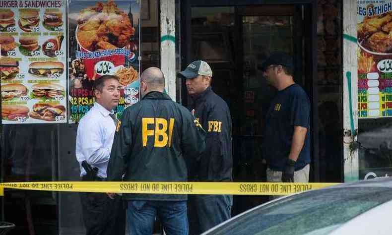 Agentes do FBI fazem buscas por Ahmad Rahami em apartamento sobre restaurante em Nova Jersey(foto: JEWEL SAMAD )