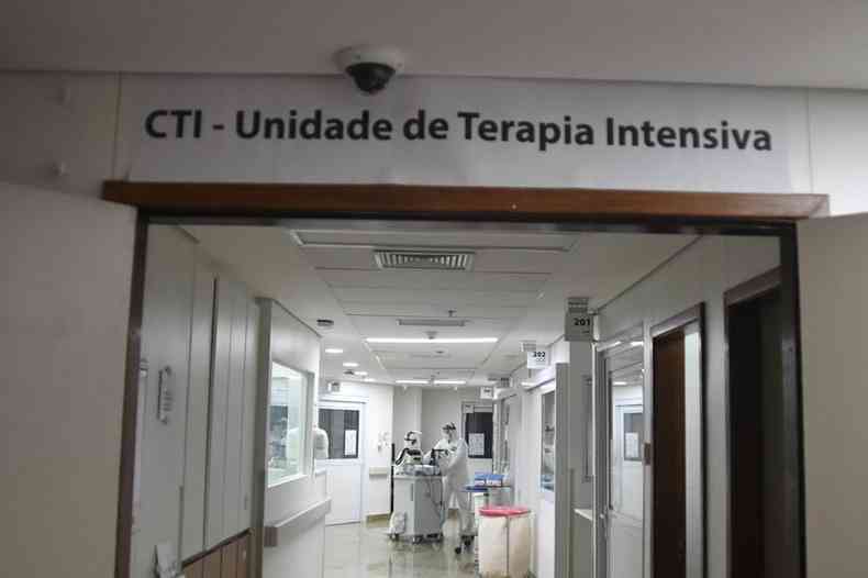Ala reservada para pacientes com a COVID-19 no Hospital Mater Dei, em Belo Horizonte: instituio fortalece a oferta de leitos  disposio do estado, em sua unidade de Betim (foto: Alexandre Guzanshe/EM/D.A Press)