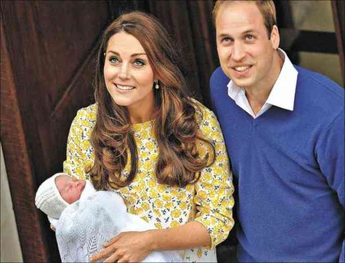 William, Kate e Charlotte na sada da maternidade(foto: AFP Photo)