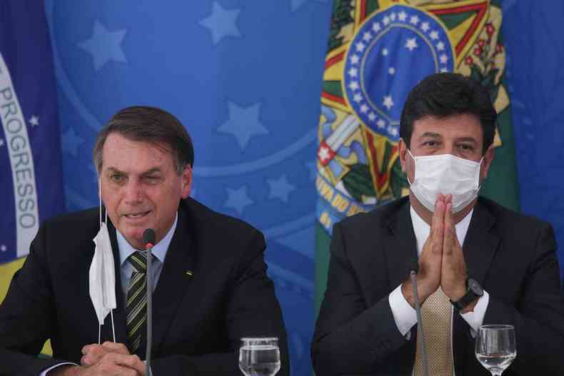 Bolsonaro e Mandetta durante a primeira coletiva de imprensa para falar sobre a pandemia de COVID-19 no Brasil(foto: Agncia Brasil/Reproduo)