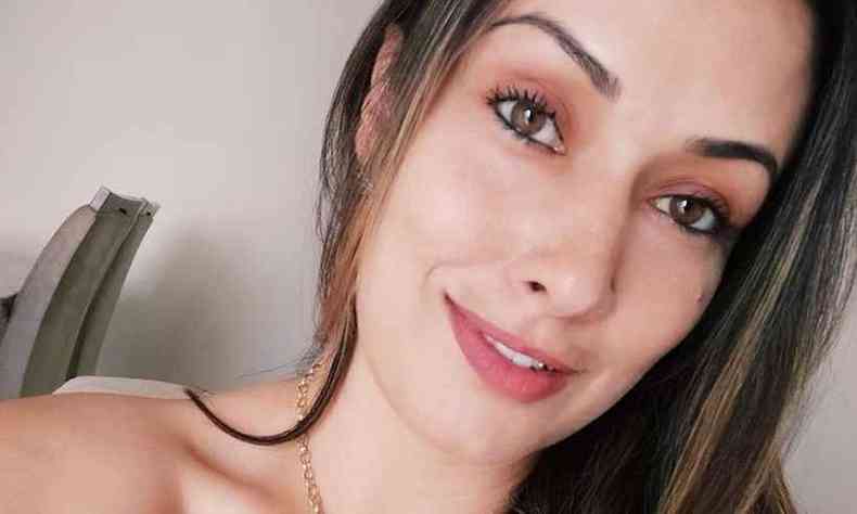 Adrielle Francine Dezzotti, de 33 anos, foi assassinada pelo ex-companheiro, Marcos Alves, de 49(foto: Reproduo/Facebook)