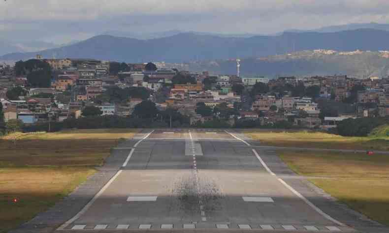Imagem da pista do Aeroporto da Pampulha
