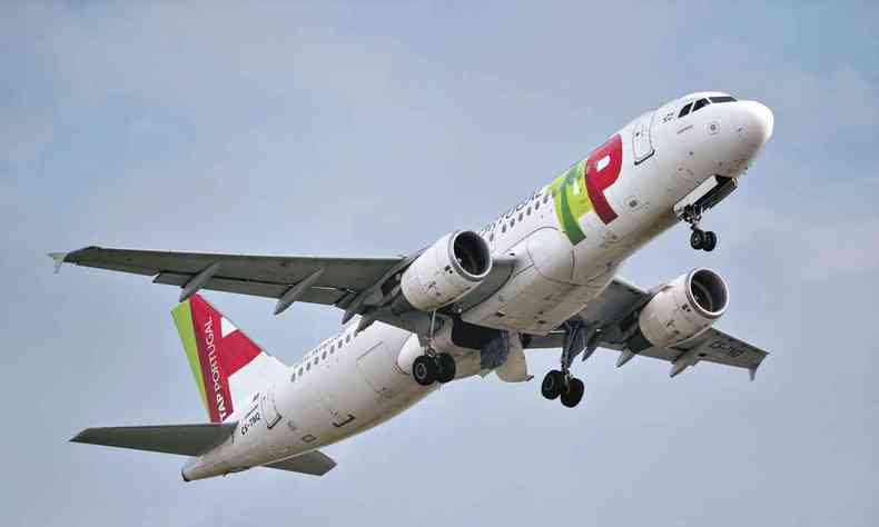 Avio da empresa portuguesa TAP durante voo