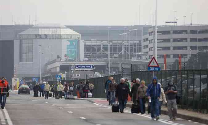 Aeroporto da capital da Blgica foi um dos pontos atingidos pelos ataques terroristas (foto: THIERRY MONASSE / AFP PHOTo)