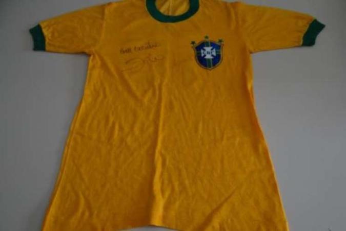 Os itens doados pelo ex-jogador Zico foram os que atingiram maior valor(foto: MPMG/Divulgação) Os itens doados pelo ex-jogador Zico foram os que atingiram maior valor(foto: MPMG/Divulgação)