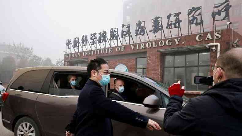 Visita da equipe internacional da OMS  estritamente controlada pelas autoridades chinesas(foto: Reuters)