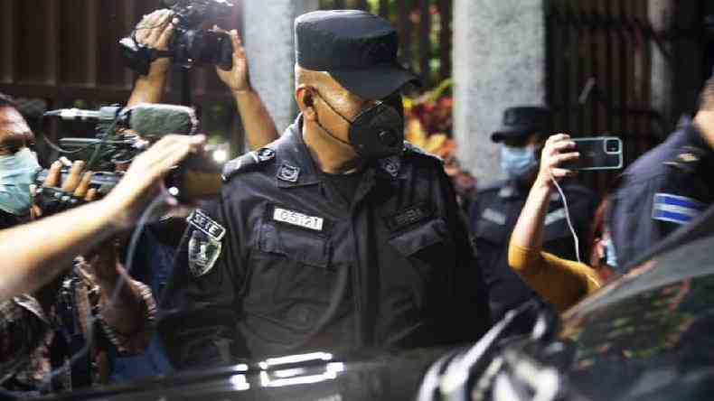 Policiais patrulharam as instalaes da CSJ aps a votao na Assembleia Legislativa(foto: Getty Images)