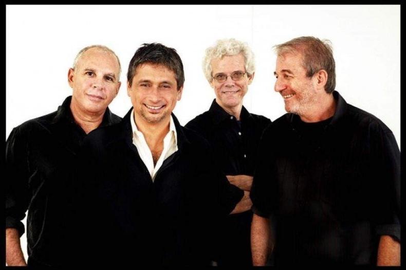 O álbum Viola de bem querer, lançado em 2019, foi o último trabalho da atual formação do Boca Livre, que tem Zé Renato, Maurício Maestro, David Tygel e Lourenço Baeta. Maestro pretende substituir os integrantes que deixaram a banda(foto: Leo Aversa/Divulgação ) O álbum Viola de bem querer, lançado em 2019, foi o último trabalho da atual formação do Boca Livre, que tem Zé Renato, Maurício Maestro, David Tygel e Lourenço Baeta. Maestro pretende substituir os integrantes que deixaram a banda(foto: Leo Aversa/Divulgação )