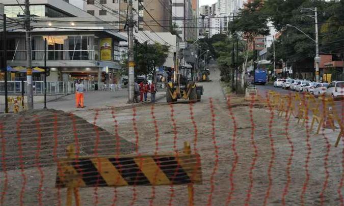 Orçadas em R$ 1,3 milhão, as obras na Mário Werneck deverão ser finalizadas até o fim do mês de junho(foto: Juarez Rodrigues/EM/DA Press) Orçadas em R$ 1,3 milhão, as obras na Mário Werneck deverão ser finalizadas até o fim do mês de junho(foto: Juarez Rodrigues/EM/DA Press)