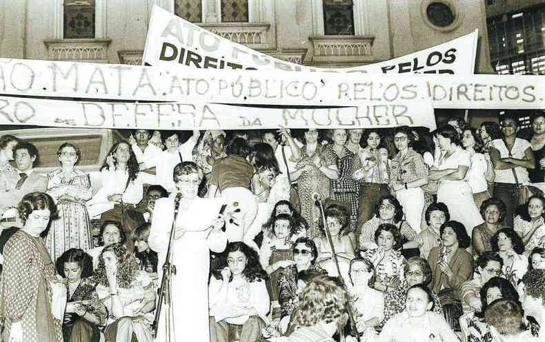 'Quem ama no mata': repdio a uma srie de assassinatos de mulheres por seus companheiros mobilizou ativistas na Igreja So Jos(foto: Vera Godoy/Arquivo EM - 18/8/1980)