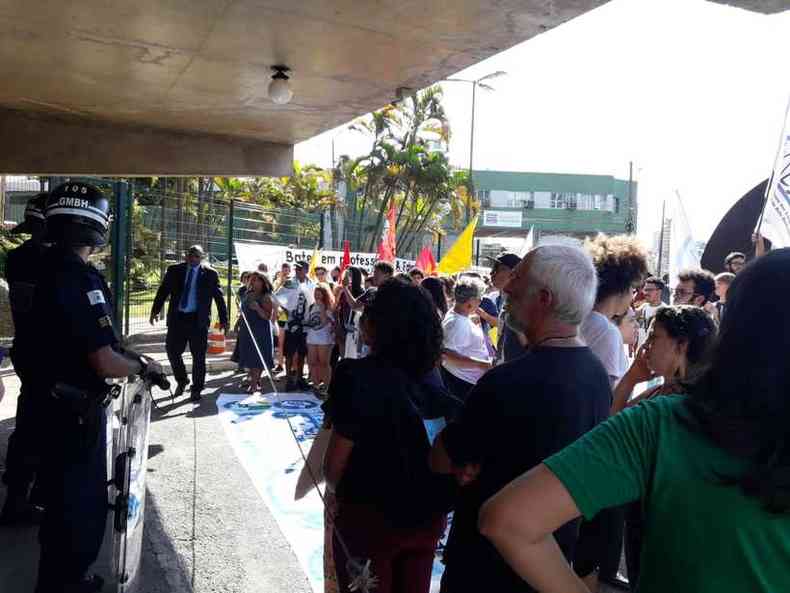  Populares foram proibidos de acompanhar a sesso desta segunda-feira na galeria do plenrio da Cmara Municipal de Belo Horizonte (foto: Matheus Muratori/EM/D.A Press )